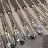 12 silver-plated metal dessert knives with rocaille ribbon decoration, 21.4 cm
