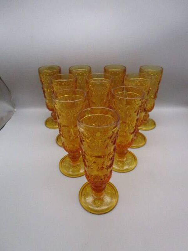 10 coupes a champagne vintage couleur ambre