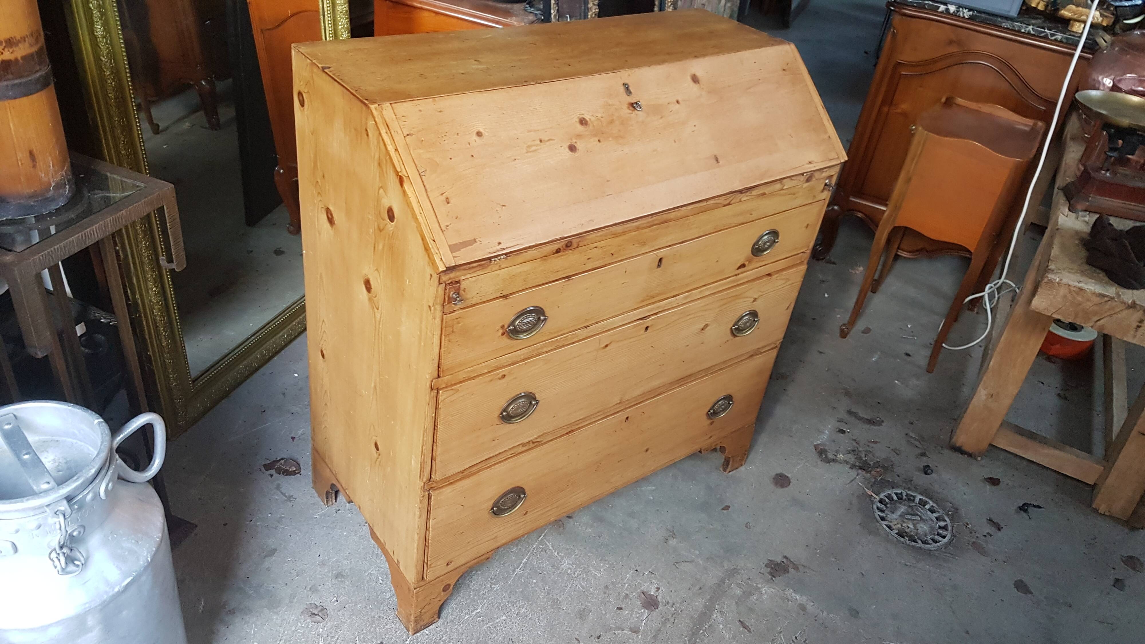 Antique chest of drawers