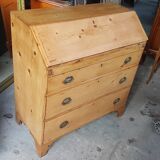 Antique chest of drawers
