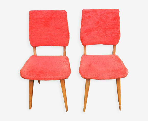 2 anciennes chaises ‘moumoute’ rouges