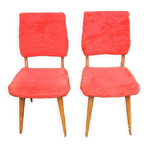 2 anciennes chaises ‘moumoute’ rouges