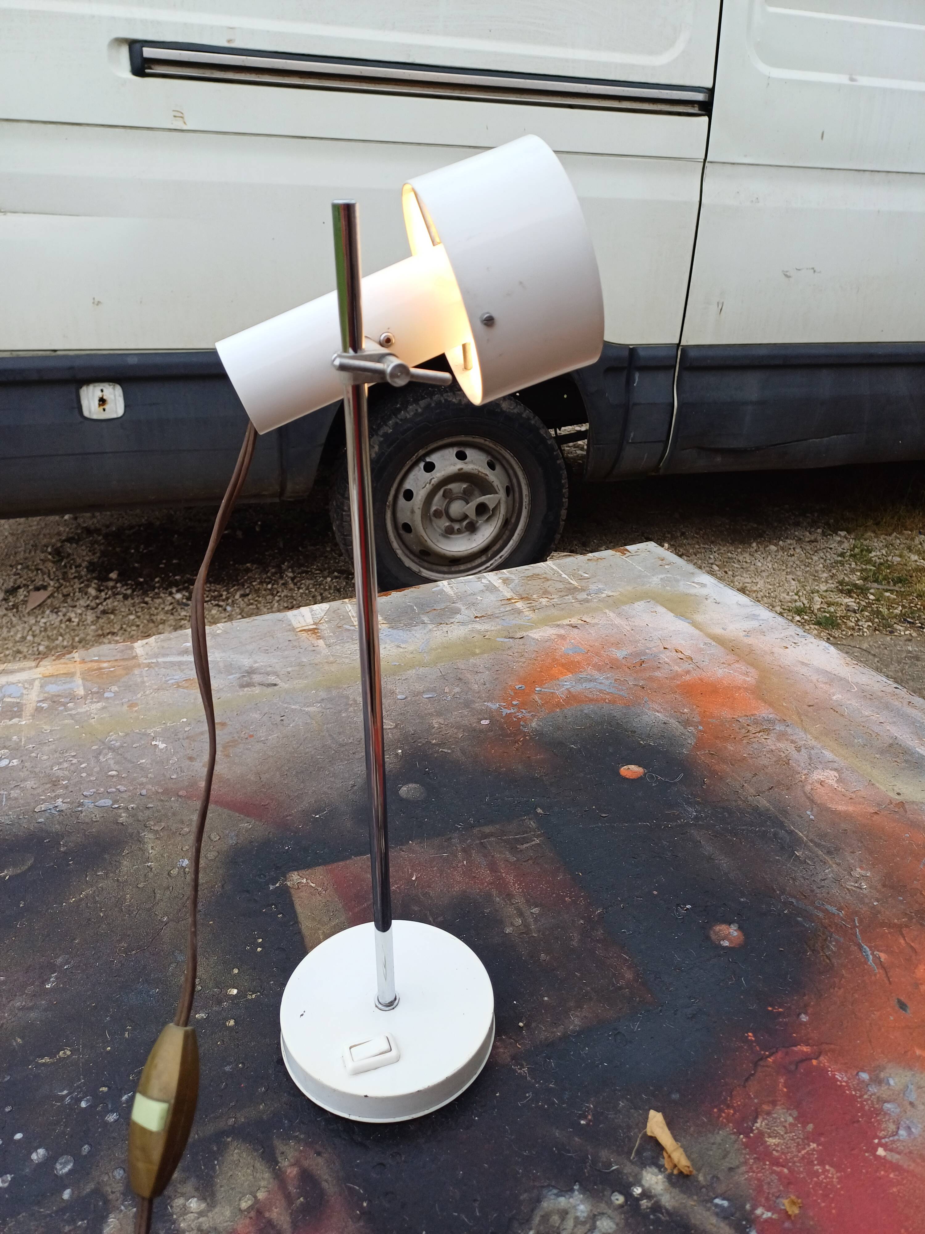 60s White Metal Lamp