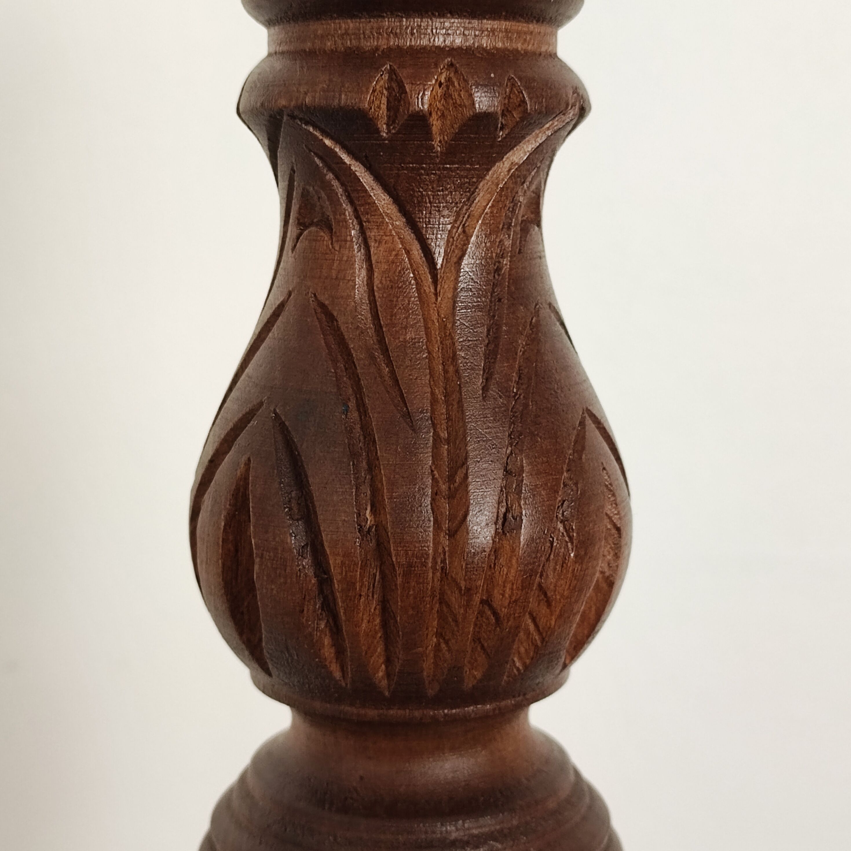 Lampadaire en bois tourné vintage