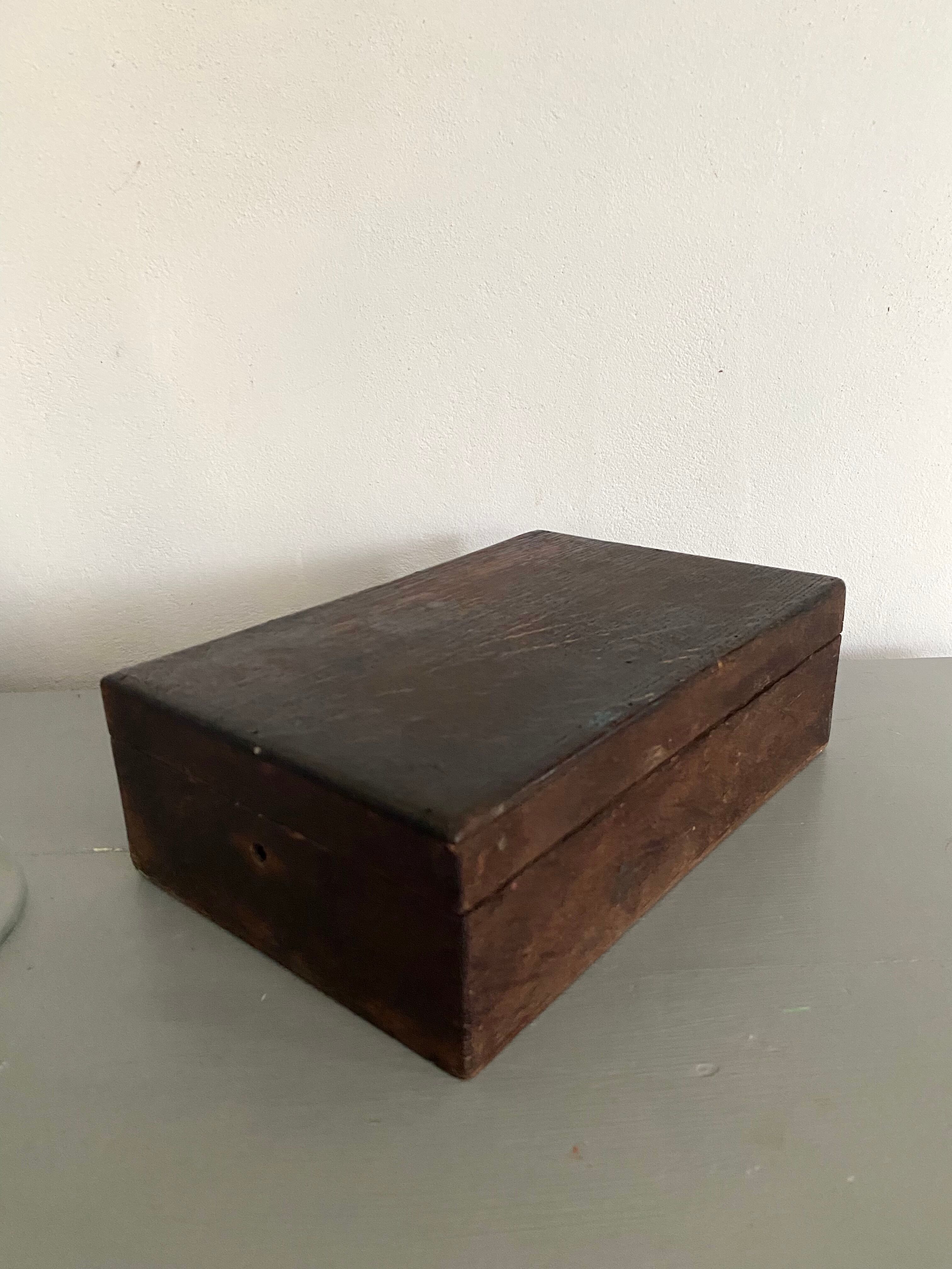 Wooden box lid