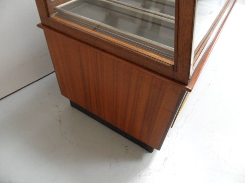 Vitrine de boulangerie vintage