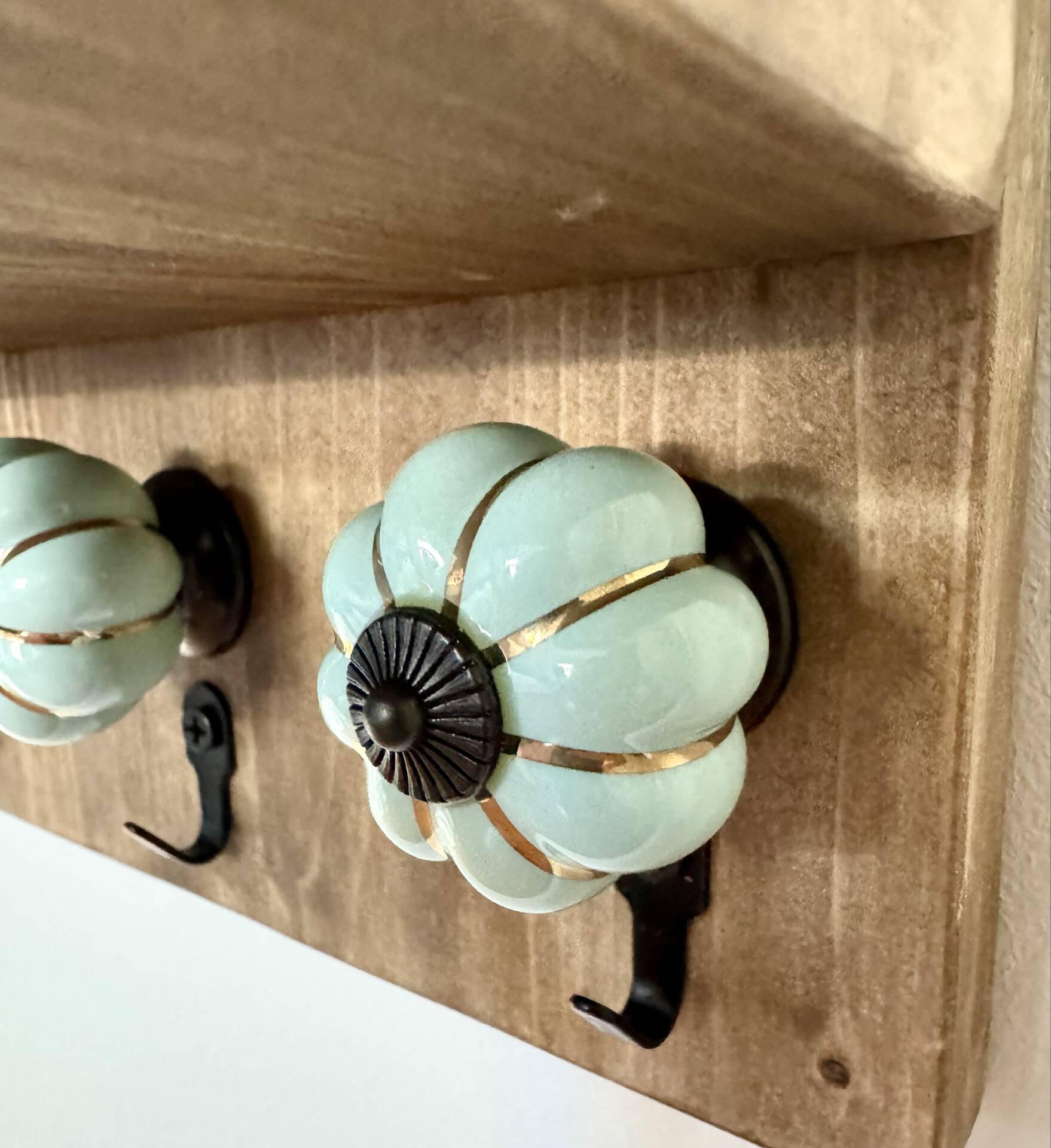 Wall key holder - entrance shelf - wall organiser