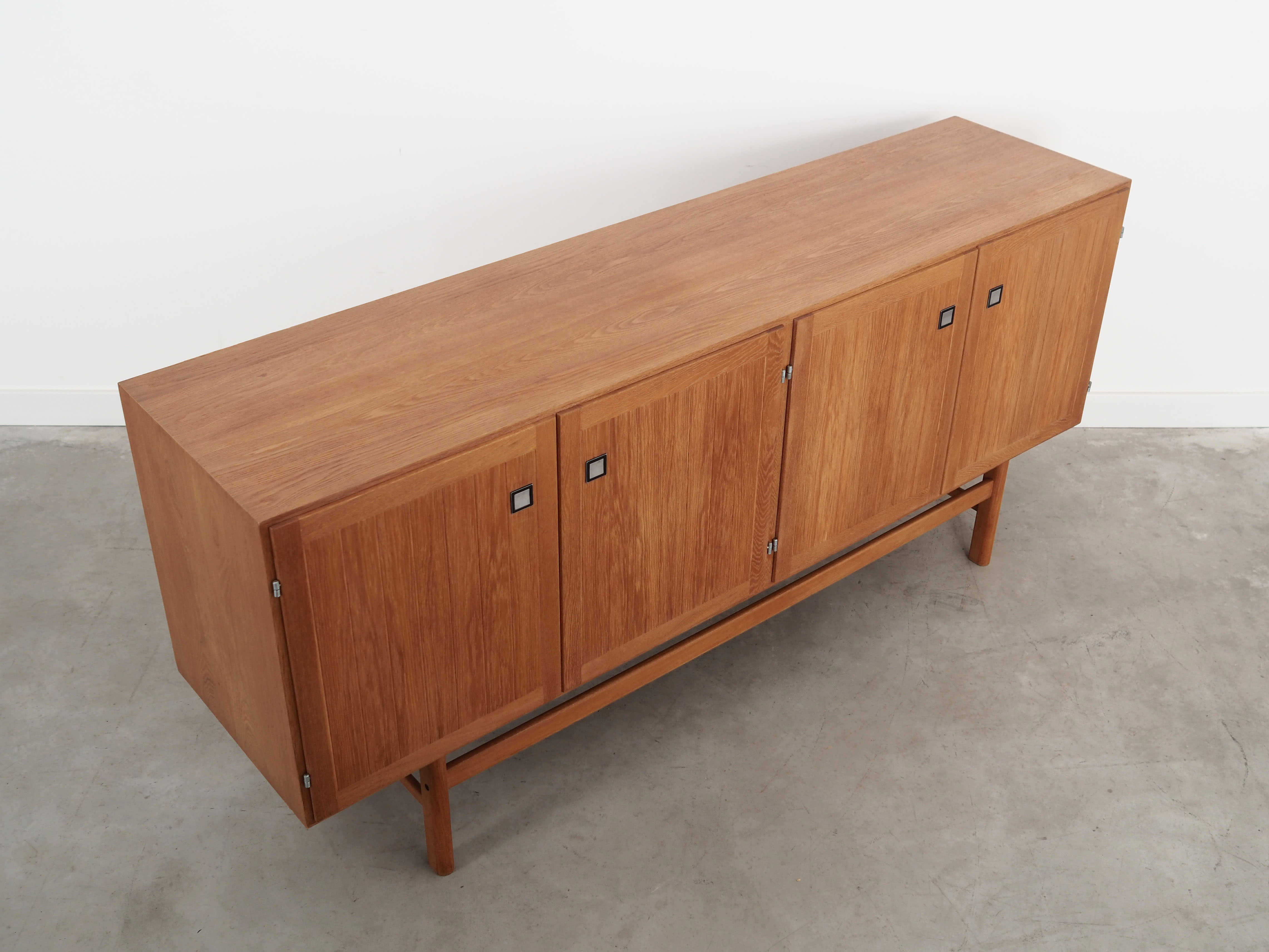 Enfilade en frêne, design danois, années 1970, Danemark