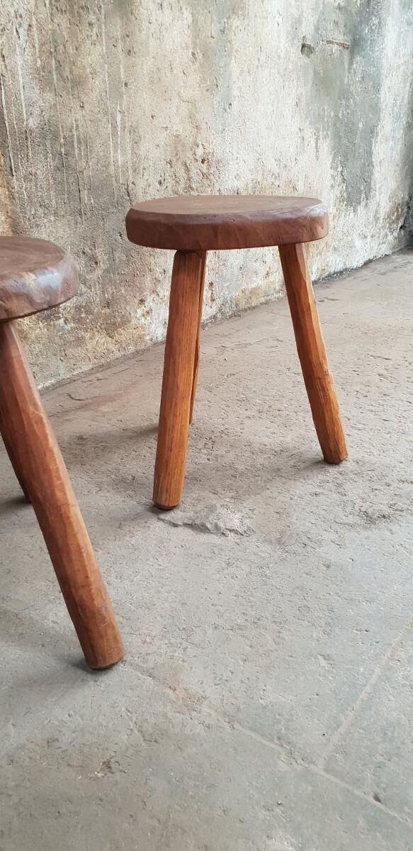 Two stools "brutalize" in solid oak