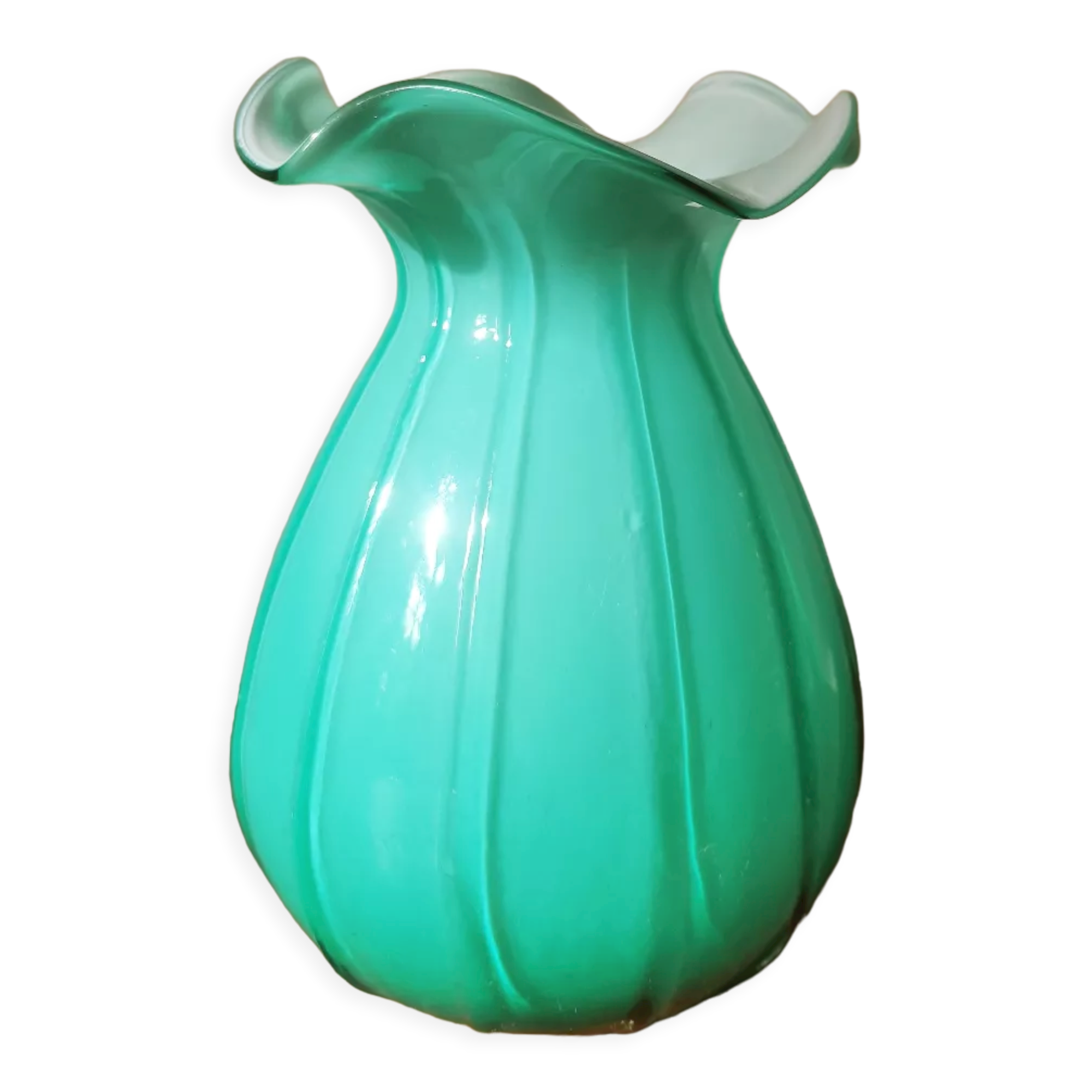Vase corolle en opaline italienne vert amande