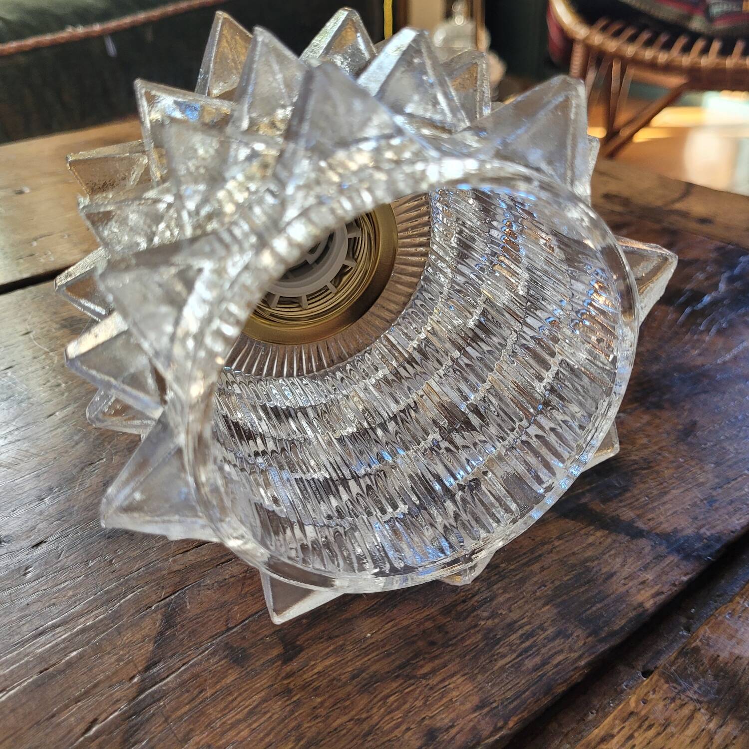 Abat-jour en verre moulé géométrique années 1960