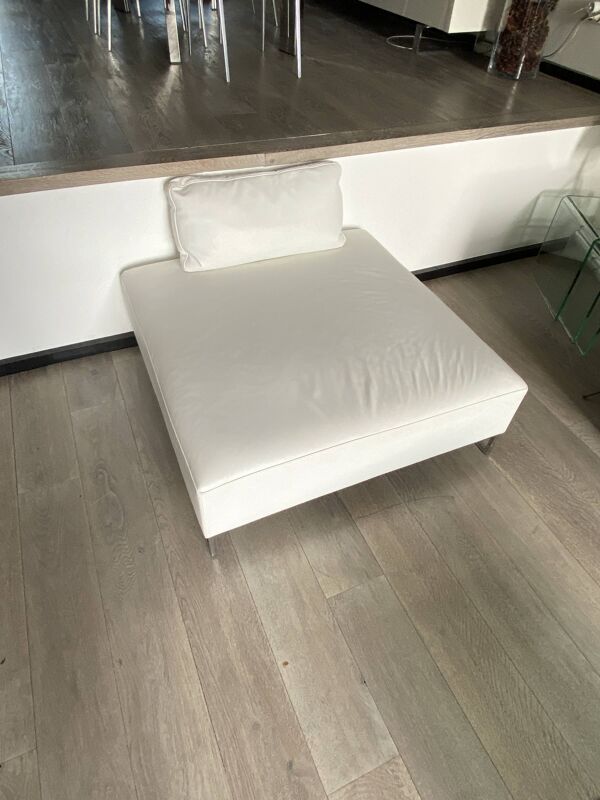 Pouf cuir blanc assorti  canapé ligne roset