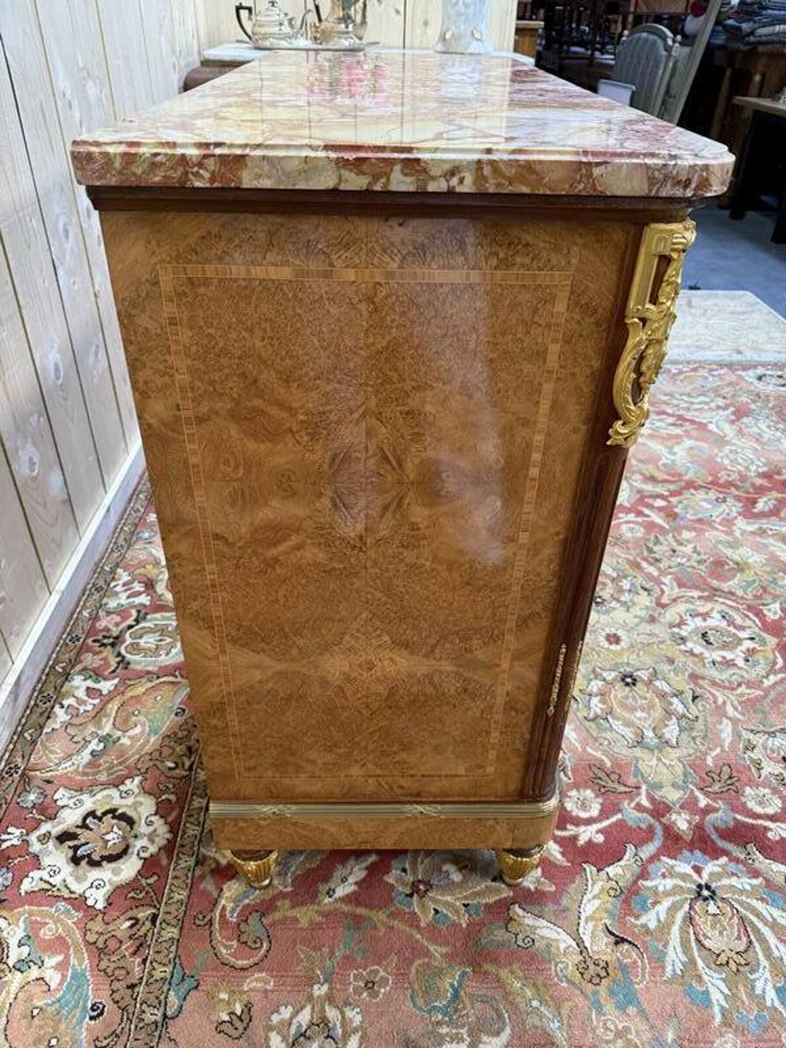 Buffet de style Louis Louis XVI en marqueterie