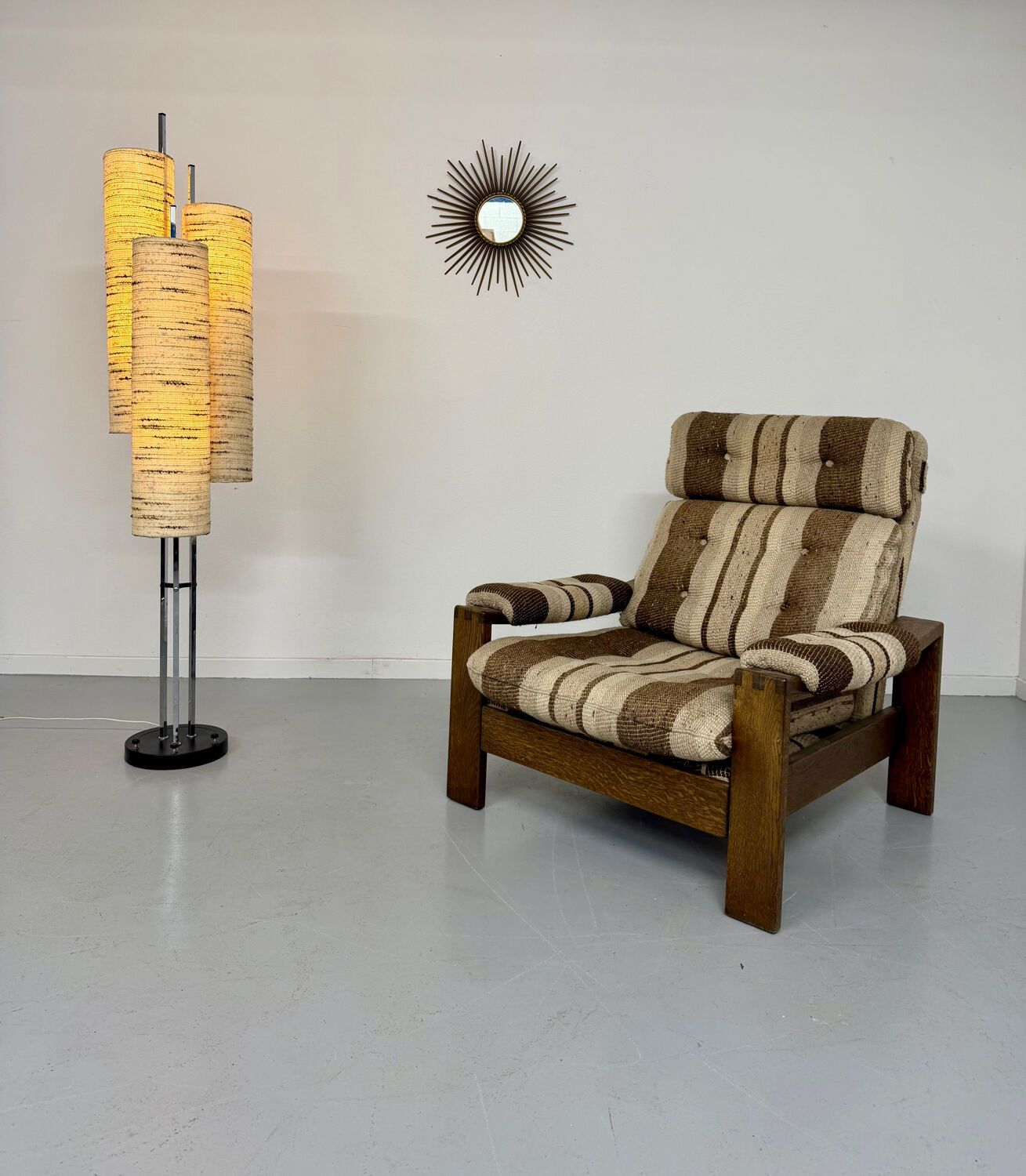 Vintage 1970s design armchair made of wood and fabric.