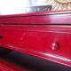 Commode 3 tiroirs rouge laqué – charme et caractère unique