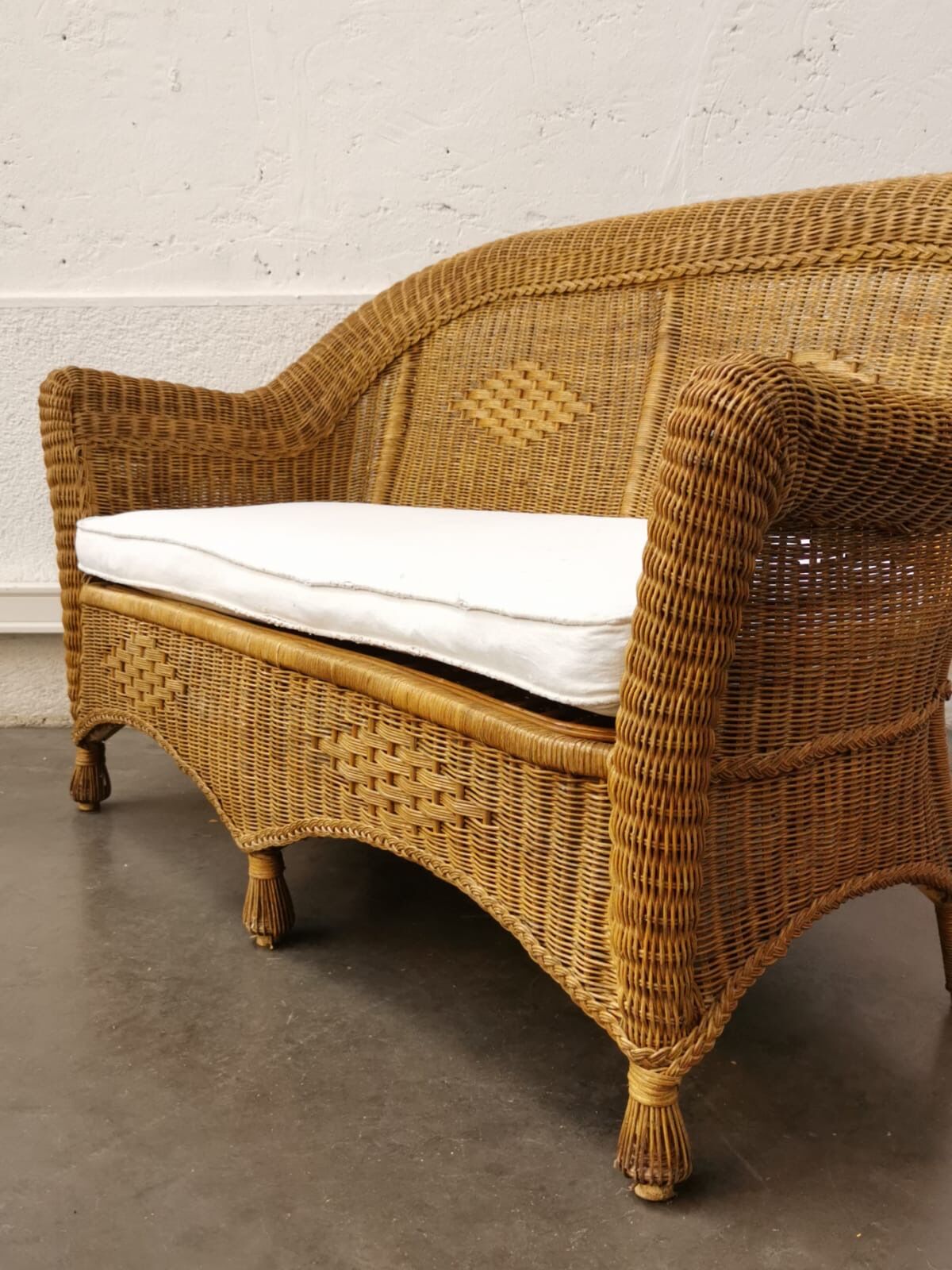Wicker bench