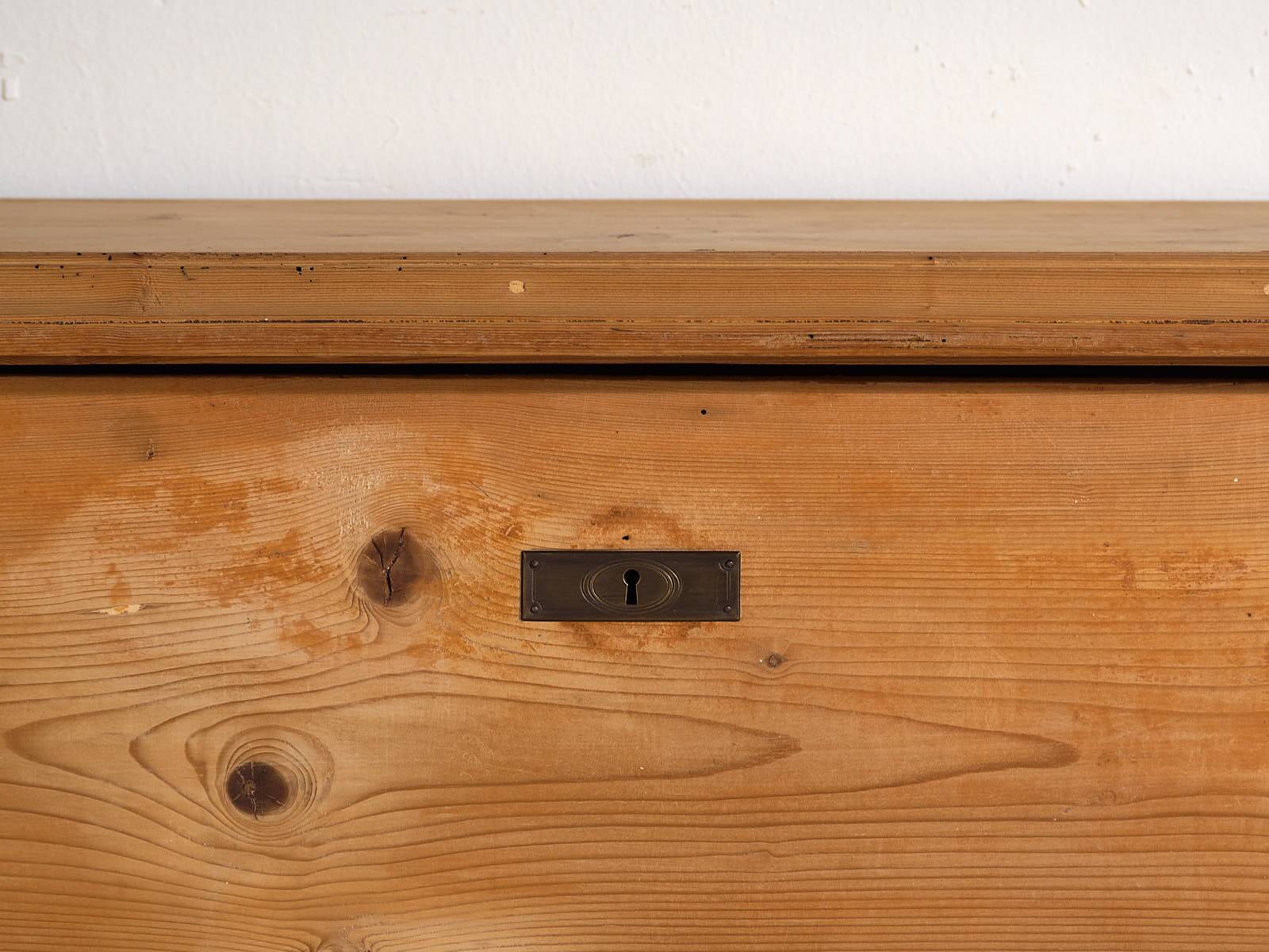 Large antique chest of drawers (circa 1920)