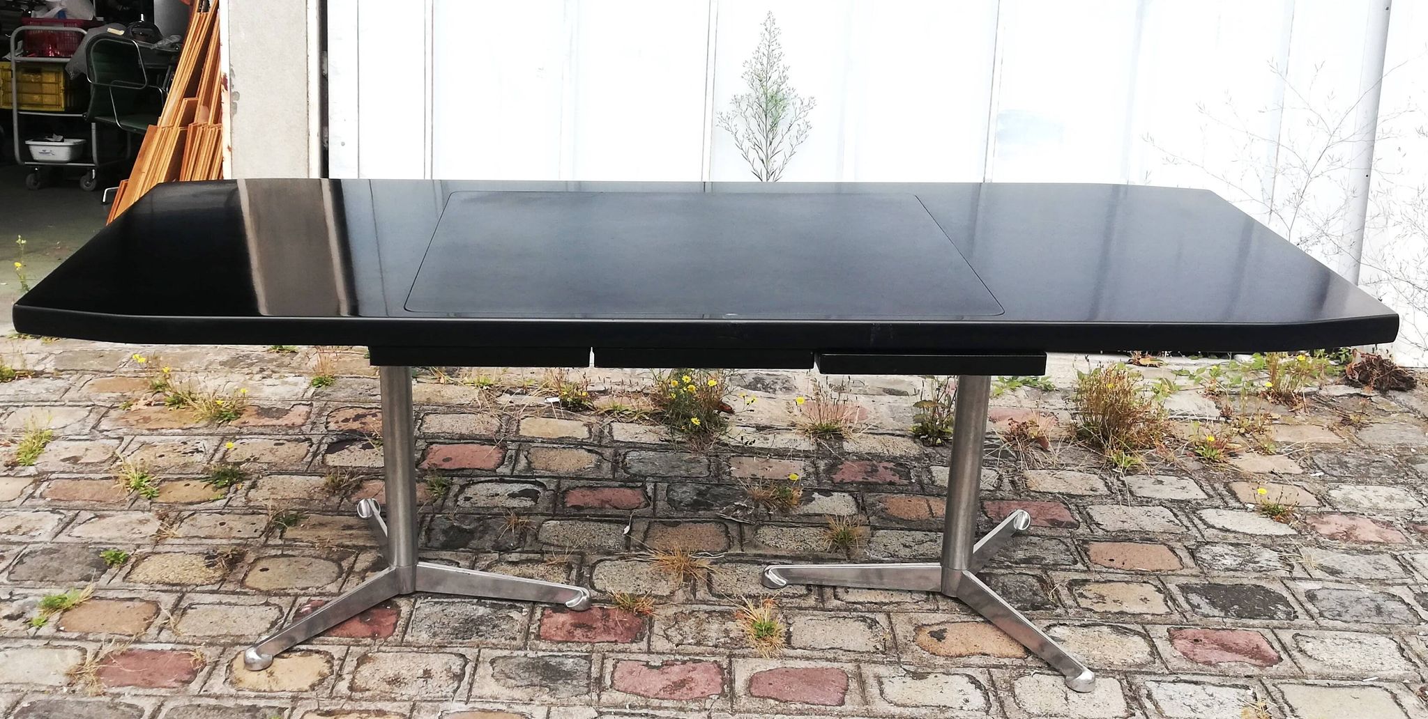 Boomerang T96 desk, Tecno