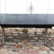 Boomerang T96 desk, Tecno