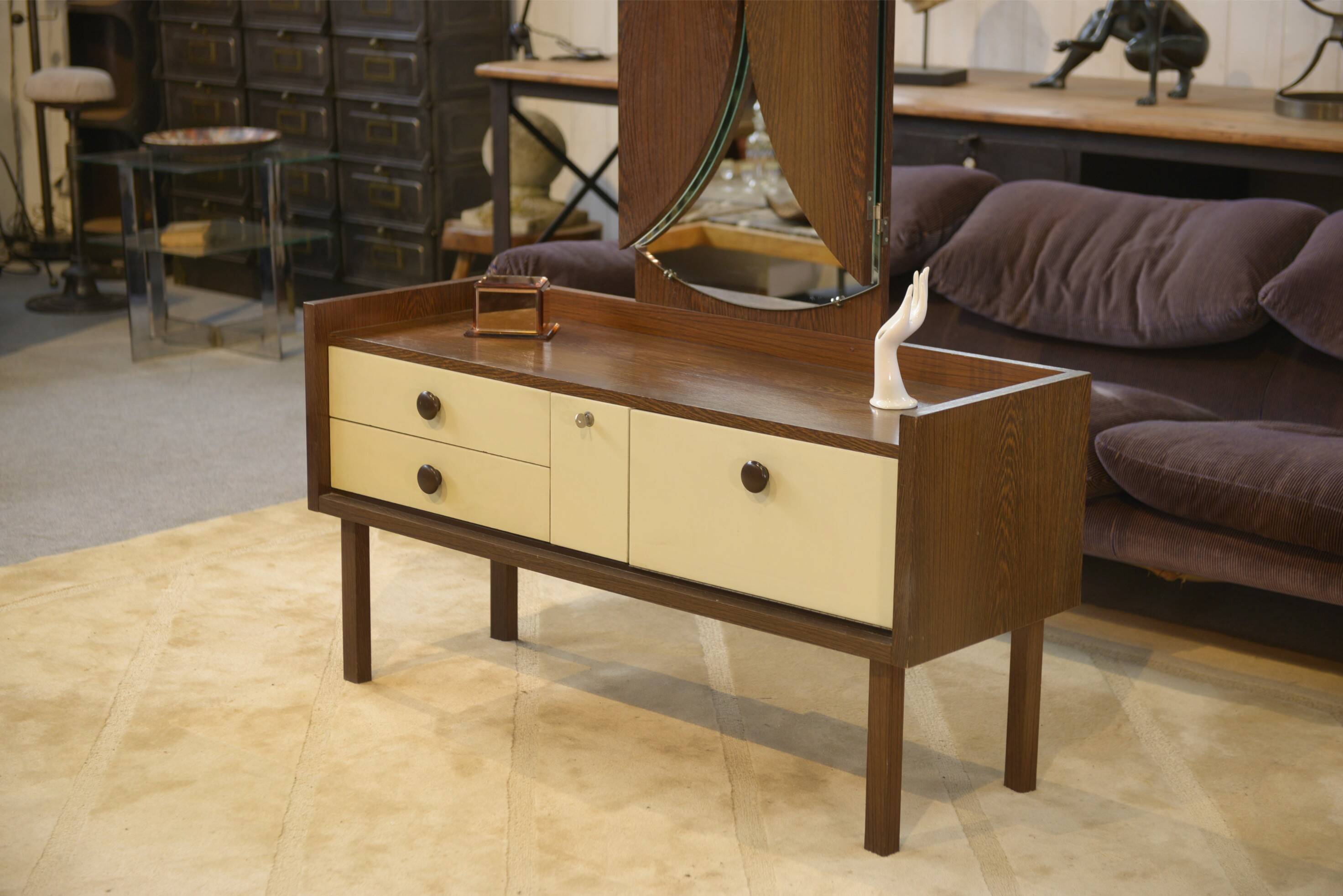 Wenge hairdresser from the 1990s