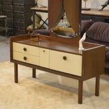 Wenge hairdresser from the 1990s