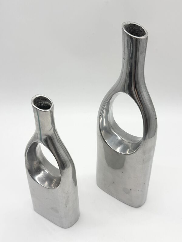 Paire de vases ''goutte'' en fonte d’aluminium, Italie, 1970s