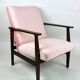 Fauteuil en velours rose années 1970