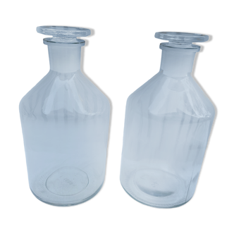 2 anciennes bouteilles / flacons de laboratoire avec bouchons en verre - 1000 ml