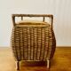 Grand panier à couture vintage en osier - tabouret en tissu matelassé - 1950