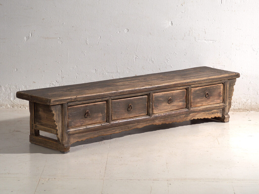 Table basse ancienne à tiroirs en bois de pin – Chine, vers 1900