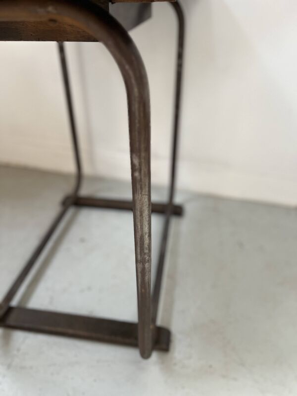 Bureau design en tube et plateau bois XX siècle