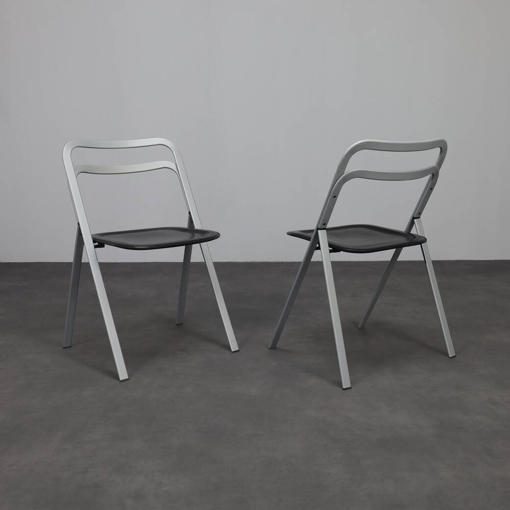 Giorgio Cattelan leather folding chairs for Cidue, Italy, 1970s.