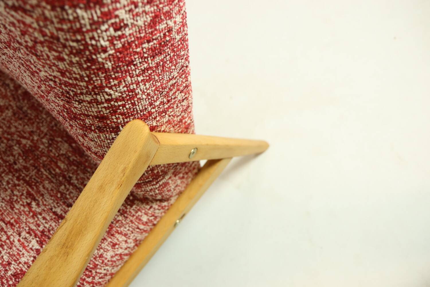 Fauteuil en bois original du milieu du siècle chaise en bois moderne J. Jiroutek design 1970 crabe rouge homard tissus salon fauteuil longue chaise rétro