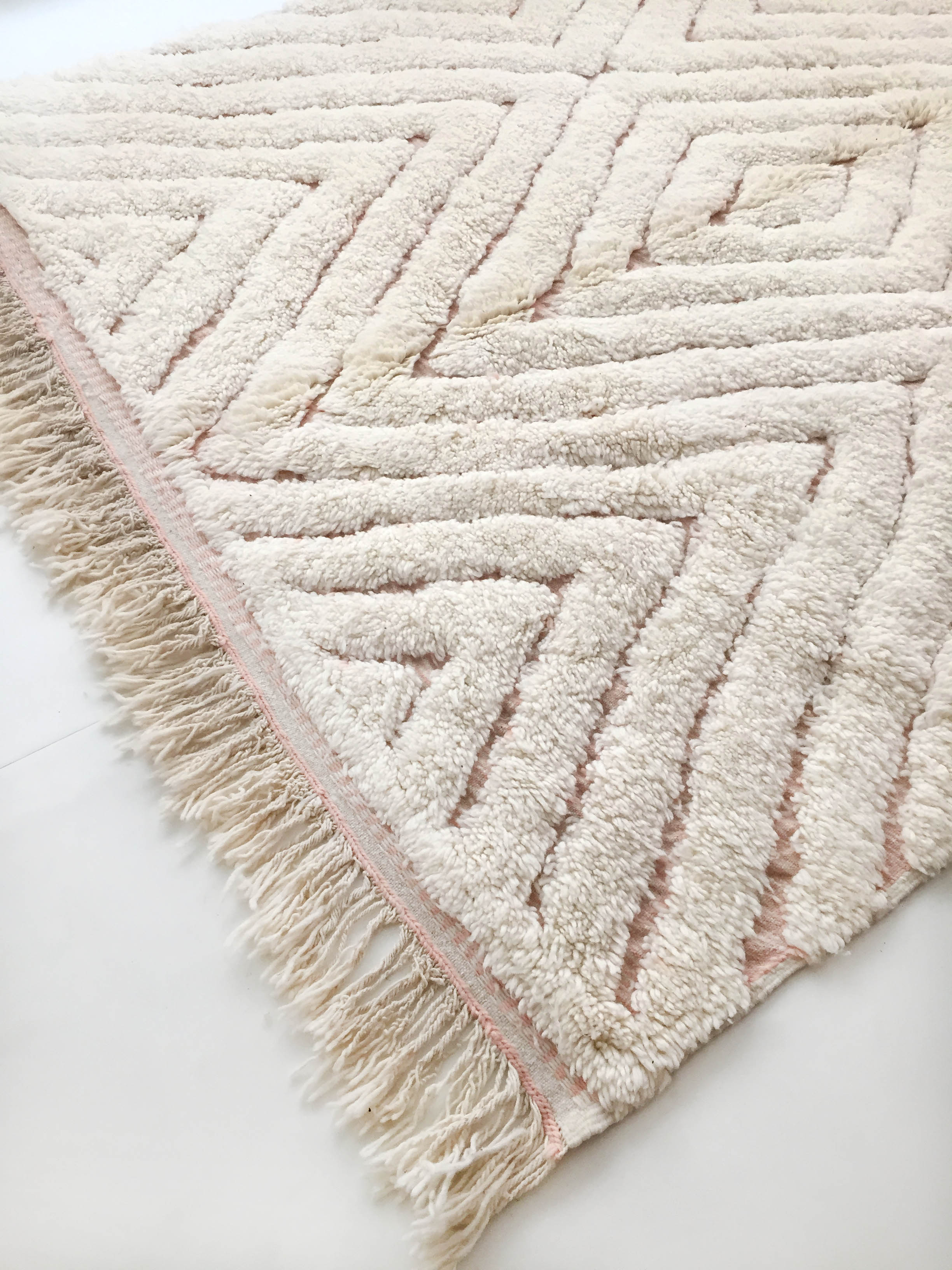 Moroccan Berber carpet blessed ouarain ecru with pink diamonds engraved 288x194cm