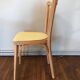 Chaise en bois et skaï jaune