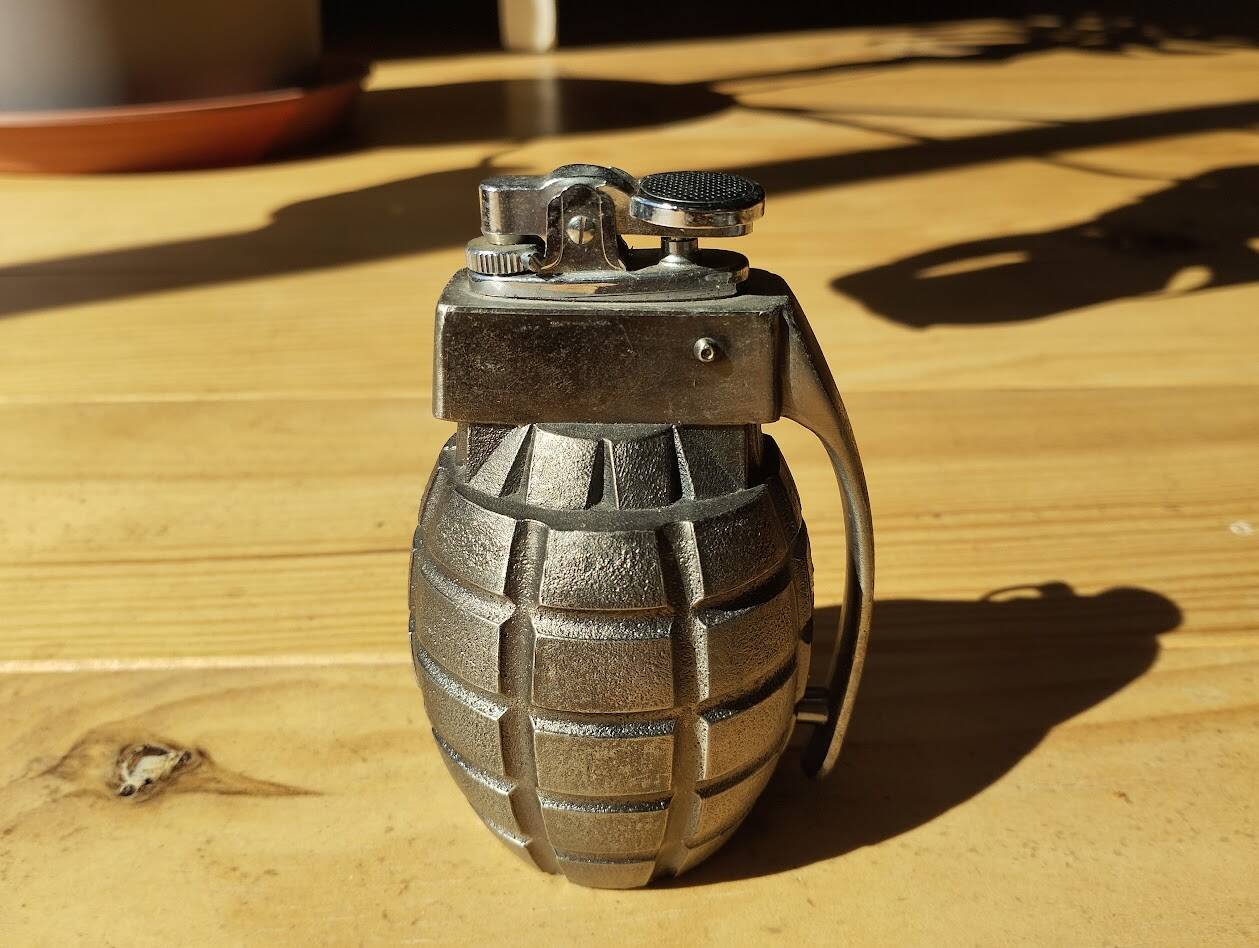 Briquet de table Vintage Grenade "Combat P.G.L." Japan 1950/60 - Complet