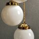 Suspension cascade trois feux globes vintage en opaline blanche