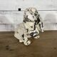 Chien en plâtre