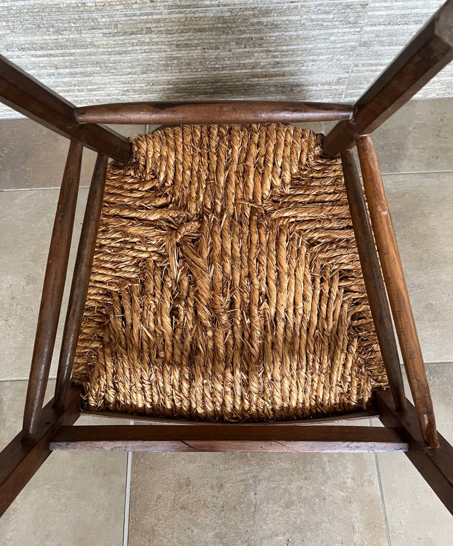 Fauteuil paillé campagnard XIXem en chataigné