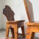 Paire de chaises brutalistes savoyardes en pin
