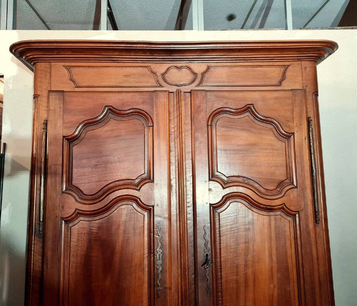 Burgundian wardrobe from the Louis XIII period in solid walnut.