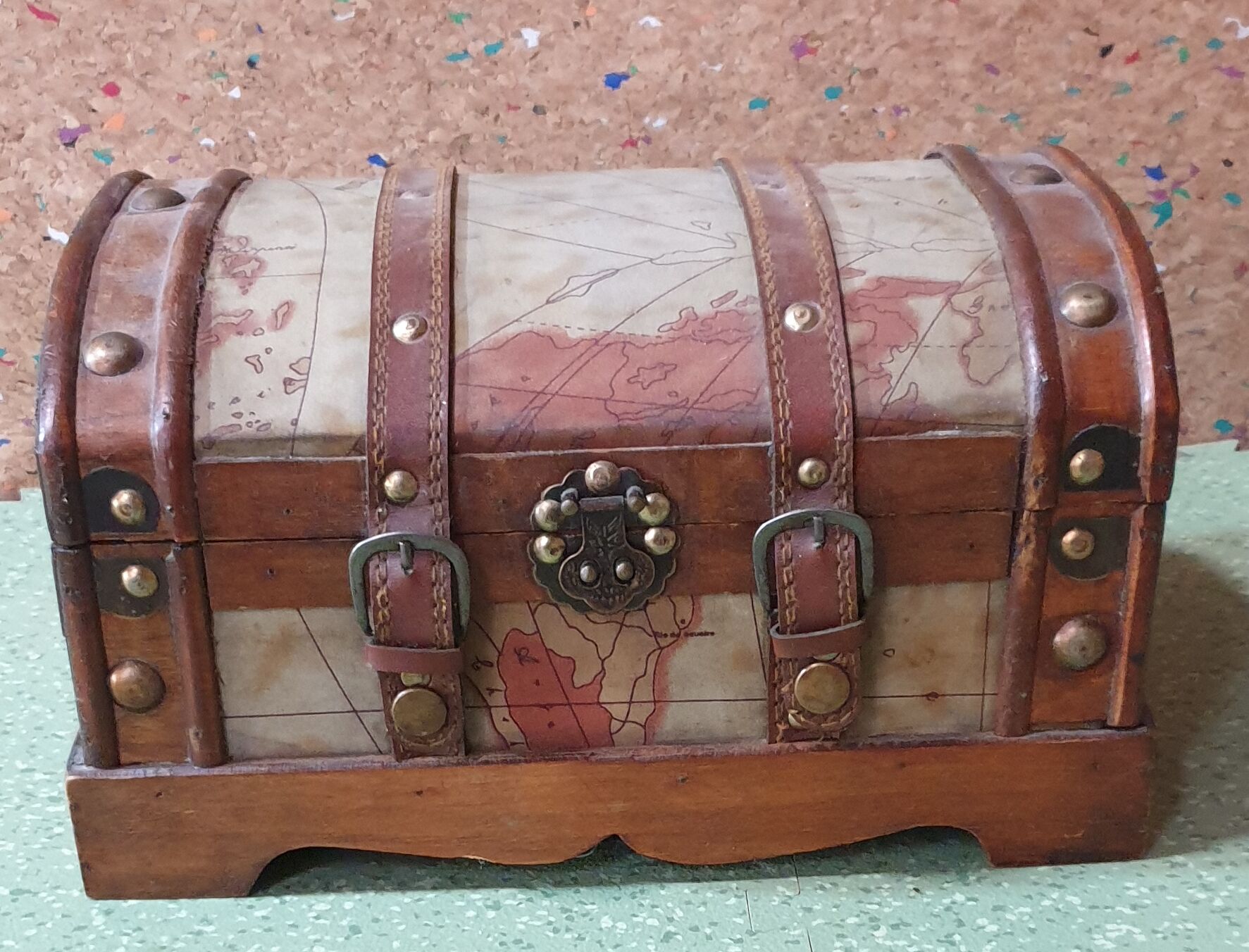 Wooden box "pirate style"