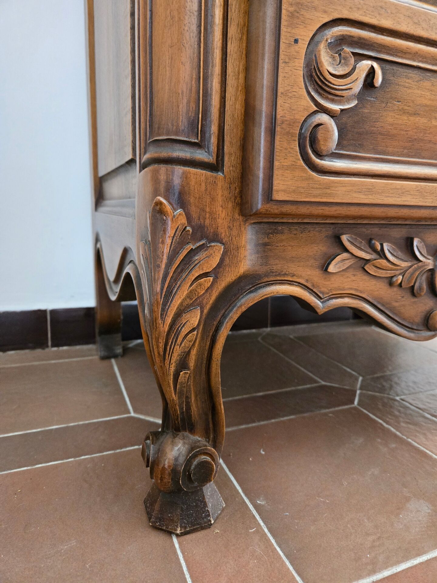 Antique chest of drawers with 5 solid wood drawers (Louis XV style)