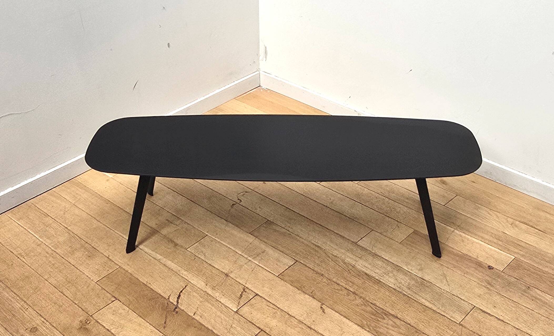 Solapa coffee table, Stua