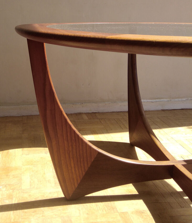 Round Astro Coffee Table - Designer Victor Wilkins - Edition G Plan 1960