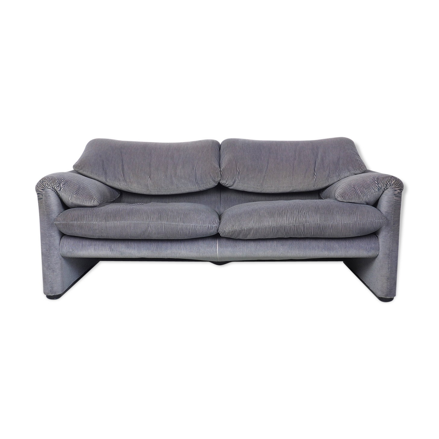 Maralunga 2 seater sofa by Vico Magistretti for Cassina