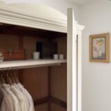 Armoire bonnetière parisienne