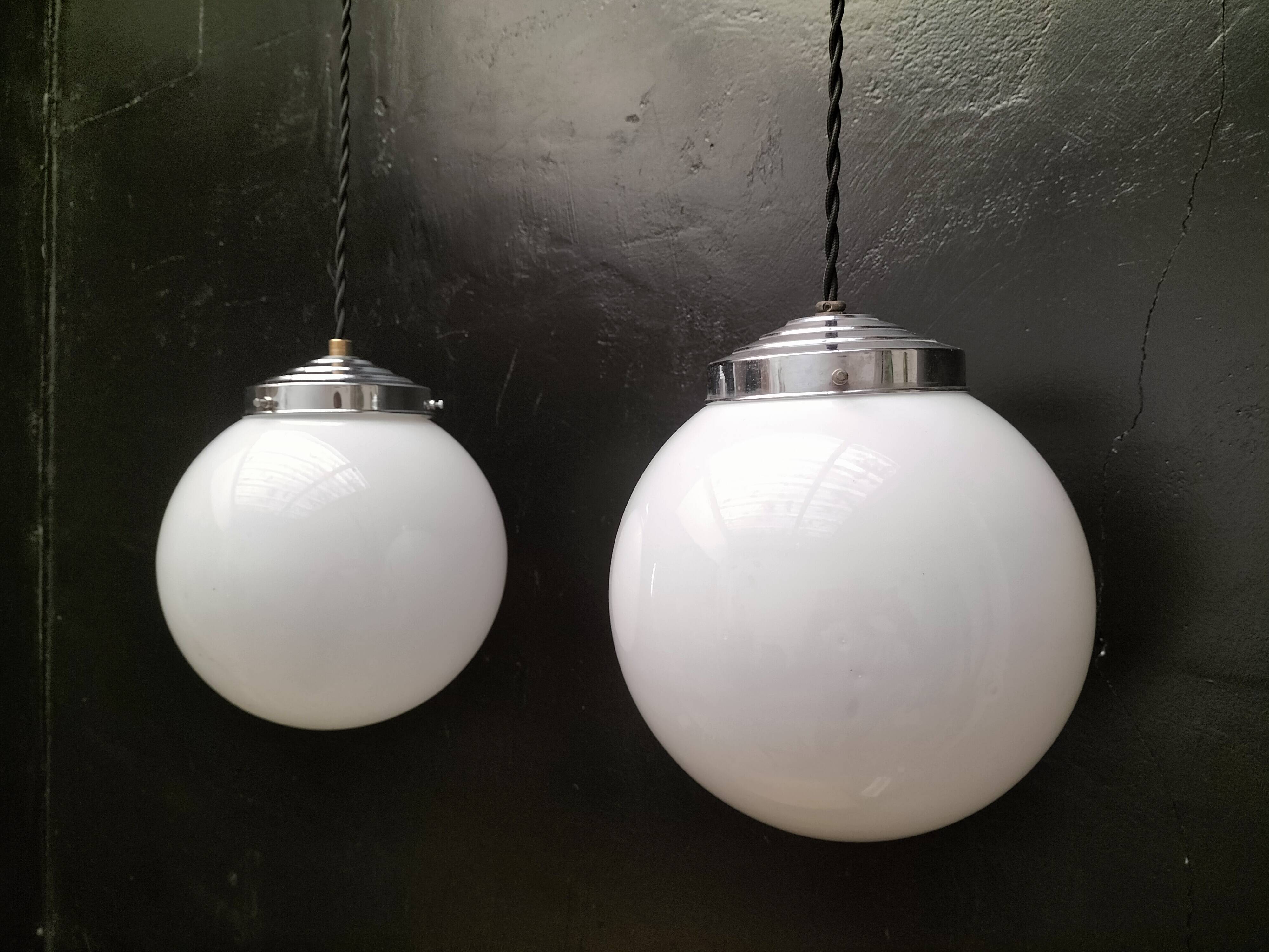 Opaline ball suspensions