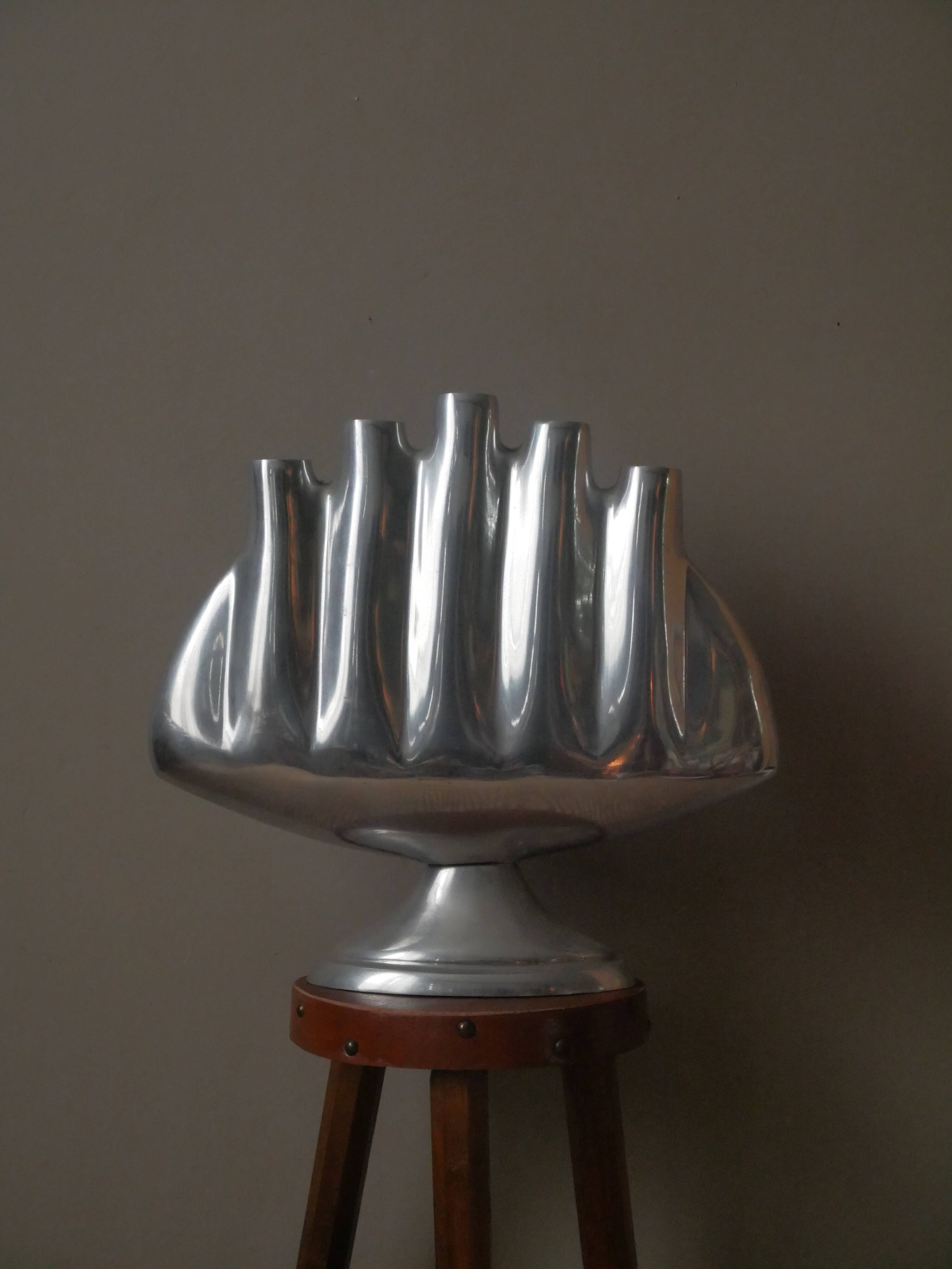 Tulip vase cast aluminum contemporary design