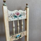 Chaise en bois enfant blanche et fleurie peinte à la main